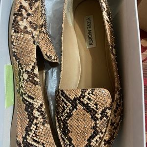 STEVE MADDEN POINTED-TOE FLATS